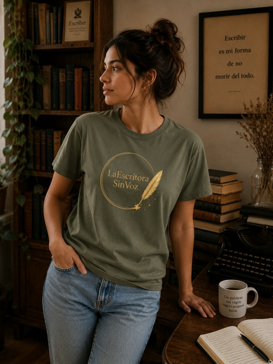 LaEscritoraSinVoz | Camiseta unisex · Logo dorado